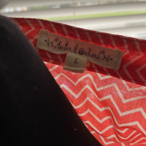 Hester and Orchard chevon pattern v neck three buttons sleeves rolled - Picture 3 of 6